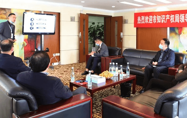 重庆市知识产权局领导小组听取工作报告